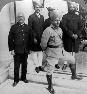 Gwalior maharadzsája otthon, Madhya Pradesh, India, 1900-as évek. alkotó: Underwood and Underwood