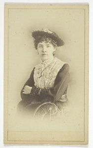 Cím nélkül (Női portré kalappal) alkotó: Unknown