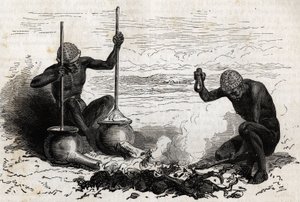 Lakoutas kovácsok (a Felső-Nílus vidékén található törzs), egy villás faág fogóként, két kő kalapácsként és üllőként szolgál, két földes edény hosszú csövekkel az alján szenet fújtatóként, az edények szilárdak. darab s alkotó: Unknown artist