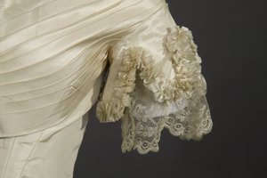 Koszorúslány ruha alkotó: Unknown artist