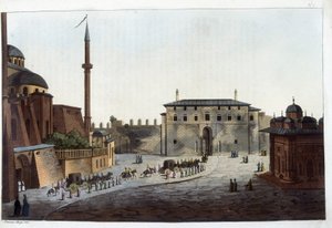 Konstantinápoly: Serail ajtaja. Nagy Soliman volt az első, aki az egész udvarát és a háremet oda vitte, kivéve azokat, akik az elődeivel együtt éltek. In „” Le costume ancien et moderne alkotó: Unknown artist