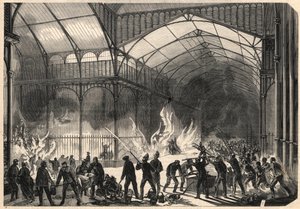 A tűzoltók próbálják megfékezni a párizsi Central Halles tüzét július 10-én alkotó: Unknown artist