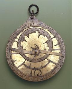 A 14. század elején Olaszországban és Dél-Európában használt latin asztrolábium. alkotó: Unknown artist