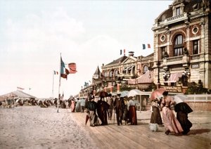 Promenade - Nagy nappali - Trouville. Photochrome c. 1890. alkotó: Unknown artist