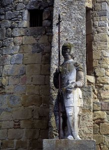 Egy kathar harcos szobra a Lauragais-i avignonet ajtaján (31). alkotó: Unknown artist