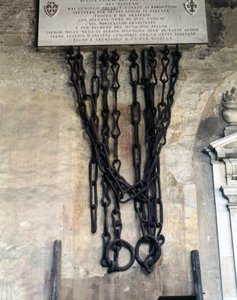 A láncok, amelyek bezárták Pisa kikötőjét. A genovaiak elfoglalták őket Meloria Korzika elleni 1284-es győzelme során, majd Firenzének adták, és 1858-ban visszatértek Pisa városába. Pisa Camposanto. alkotó: Unknown artist