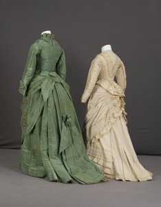 Trousseau ruha alkotó: Unknown artist