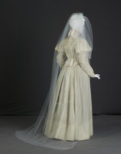 Esküvői ruha alkotó: Unknown artist