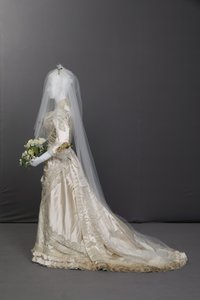 Esküvői ruha alkotó: Unknown artist