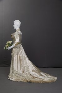 Esküvői ruha alkotó: Unknown artist