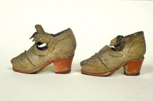 17. századi vörös sarkú cipőmodell, Museo del castello, Milánó alkotó: Unknown artist