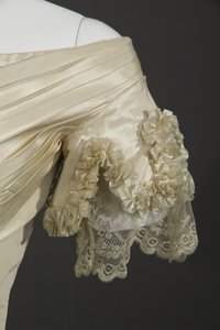 Koszorúslány ruha alkotó: Unknown artist