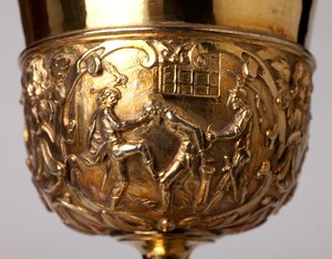 Fémkovácsolás. Kehely. A. Le Vaillant de la Bassarderie kanonok, a székesegyházi káptalan dékánja ajándéka 1726-tól 1758-ig. 18. század. Részlet. alkotó: Unknown artist