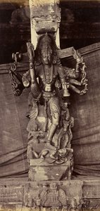 Egyetlen kőből vágott oszlop és figura. Coimbatore alkotó: Unknown artist