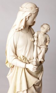 Szobor. Madonna és gyermeke. Mgr. Cantineau, a székesegyházi káptalan esperese ajándéka. Elefántcsont. 13. század. Részlet, mellszobor. alkotó: Unknown artist