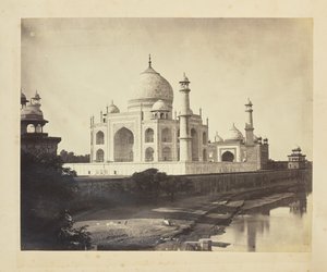 [Taj Mahal a Yamuna folyó partjáról] alkotó: Unknown artist