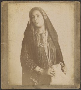 [Fiatal nő fátyollal] alkotó: Unknown artist