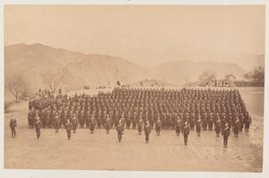 4. gurkha (puskás) ezred a felvonuláson alkotó: Unknown photographer