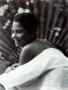 Egy bangkoki lány mosolyog alkotó: Unknown photographer
