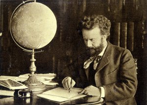 Camille Flammarion a munkaasztalánál alkotó: Unknown photographer