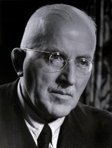 Hermann Staudinger portréja (fotó) alkotó: Unknown photographer