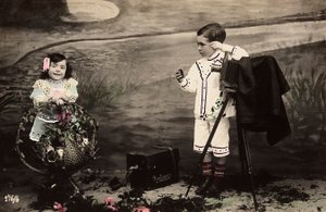 Két gyermek portréja egy fotós műtermében alkotó: Unknown photographer