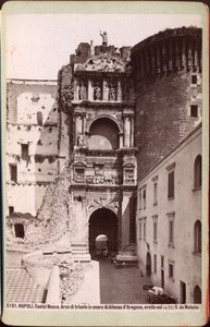 A Castel Nuovo diadalíve, Nápoly, 1880 körül (fénykép) alkotó: Unknown photographer