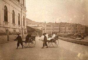 Két férfi riksával Hongkongban. alkotó: Unknown photographer