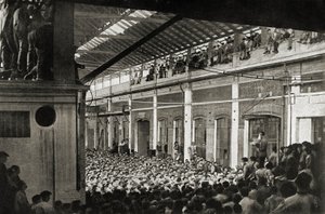 Munkások gyülekeznek egy torinói gyárban a Biennio Rosso idején 1920-ban, A munkásmozgalom története (fekete-fehér fotó). alkotó: Unknown photographer