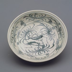 Edény vízi jelenetekkel, Li-dinasztia, 15. század vége – 16. század eleje (porcelán)