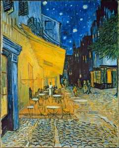 Este az arles-i Place du Forum kávézójának terasza