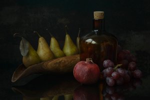 Sötét csendélet gyümölcsökkel alkotó: Vladimir Pavlovskyy