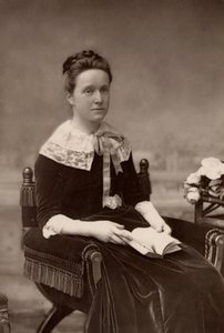 ""Millicent Fawcett (született: Garrett – 1947-1929) angol feminista, 50 éve a nők választójogáért mozgalom vezetője. Elizabeth Garrett Anderson úttörő nőorvos nővére; Henry Fawcett, a vak radikális politikus felesége (woodburytype
