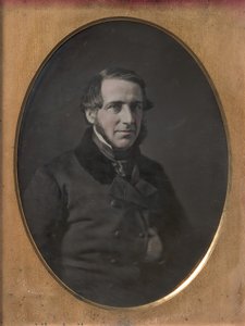Középkorú férfi állszíjas szakállal, belülről kézzel bebújtatott gombos kabáttal, 1840-50-es évek alkotó: W. and F. Langenheim