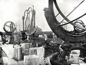 Néhány hangszer az Obszervatórium tetején, Pekin, Kína, 1895. alkotó: W and S Ltd