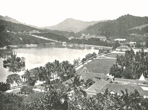 Kilátás a Lady Hortons Walk-ről, Kandy, Ceylon, 1895. alkotó: W and S Ltd