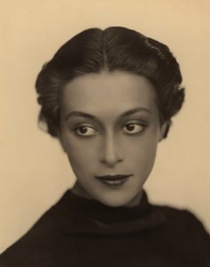 Fiatal nő portréja, Trieszt, 1928 körül (zselatinos ezüstnyomat)