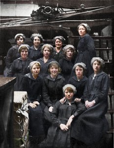 Amíg a fiúk hazajönnek, 1917 alkotó: Watson and Viney Hazell