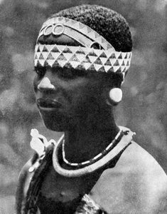 Egy angoni törzsfőnök felesége, Mozambik, Afrika, 1936.