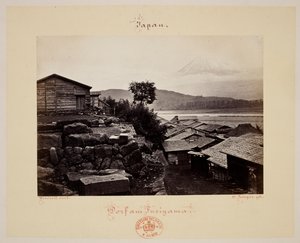 Fusiyama. Ház és a Fuji-hegy a háttérben.