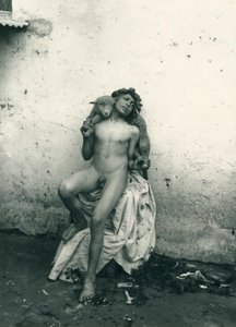 Fiatal fiú birkát tart, Szicília. 1899 körül (fekete-fehér fotó)