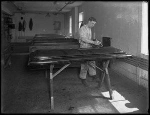 Flowing the tops of fa koporsók, Oneida, New York, 1916. április 3. alkotó: William Davis Hassler