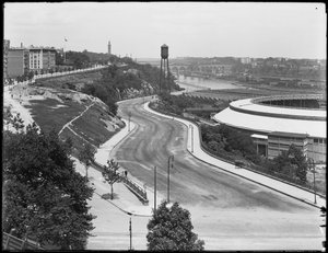 Nagy látószögű kilátás a Harlem River Drive-ról, amely a Polo Grounds mellett fut, New York City, 1914 körül alkotó: William Davis Hassler