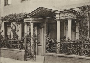 Ajtó, árkádos veranda Wimborne-ban, Dorset (f/w fotó) alkotó: William Galsworthy Davie