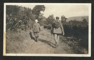 Ralph Vaughan Williams és Gustav Holst sétálnak a Malvern Hillsben, 1921. szeptember (f/w fotó) alkotó: William Gillies Whittaker