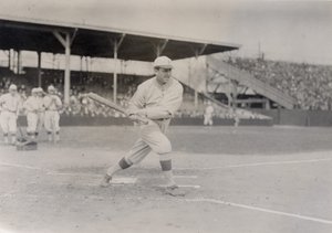 Mike Donlin, a Pittsburgh Pirates csatára, gyakorló lendületet vesz alkotó: William H. Trefts Jr.
