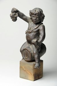 Kerub boroshordón (festett vakolat) alkotó: William Hamo Thornycroft