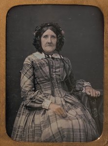 Ülő idős nő, kockás ruhát és motorháztetőt viselő, 1854-60. alkotó: William Hardy Kent