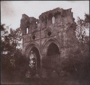 Sir Walter Scott sírja a dryburghi apátságban alkotó: William Henry Fox Talbot