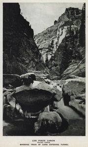 Colorado kanyonjai: Los Pinos Canon, Toltec Gorge, Az alagútba belépő autók vonatát mutatja (f/w fotó) alkotó: William Henry Jackson